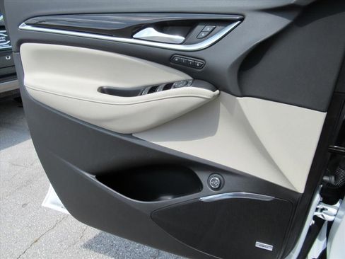 Used 2020 Buick Enclave Premium w/ Sun and Sites Package FWD image 19