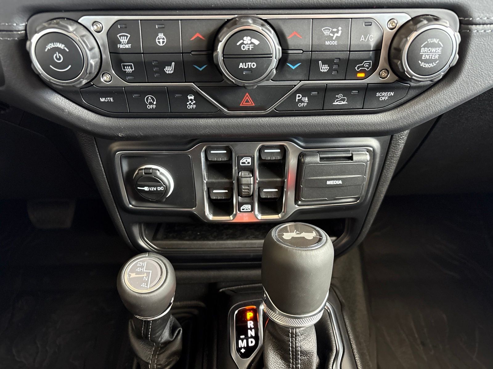 New 2026 Jeep Wrangler Unlimited Sahara AWD/4WD image 25