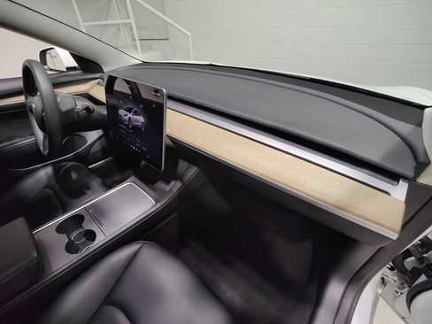 Used 2023 Tesla Model 3 Standard Range RWD image 13