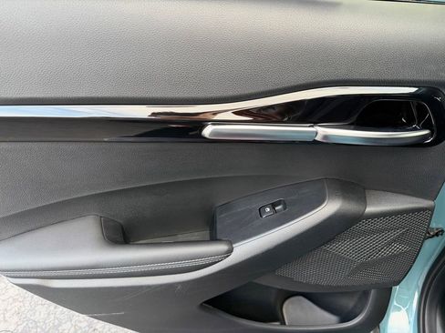 Used 2025 Kia Seltos S image 34