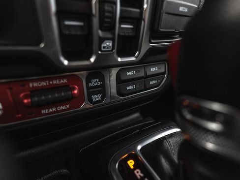 Used 2025 Jeep Wrangler Unlimited Rubicon AWD/4WD image 16