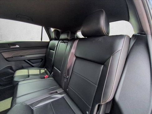 Used 2022 Volkswagen Atlas Cross Sport SE FWD image 16