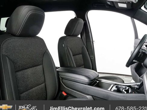 Certified 2025 Chevrolet Traverse LT FWD image 21