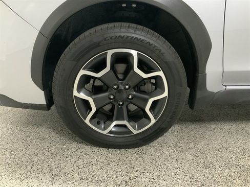 Used 2015 Subaru Crosstrek 2.0i Premium w/ Moonroof Package AWD/4WD image 9