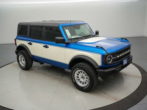 New 2025 Ford Bronco 4-Door image 3