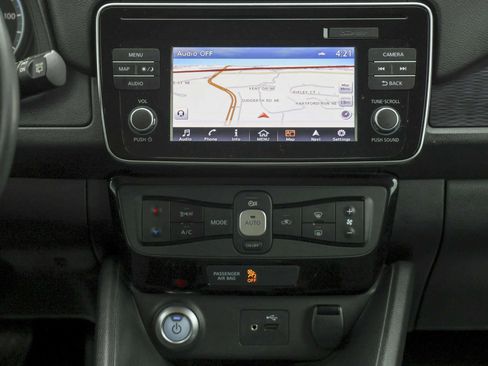 Used 2018 Nissan Leaf SV image 19