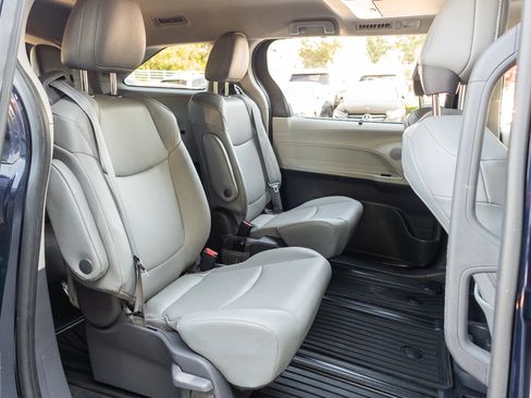 Used 2021 Toyota Sienna XLE w/ XLE Plus Package AWD/4WD image 32