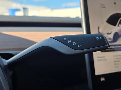Used 2025 Tesla Model Y Long Range RWD image 26
