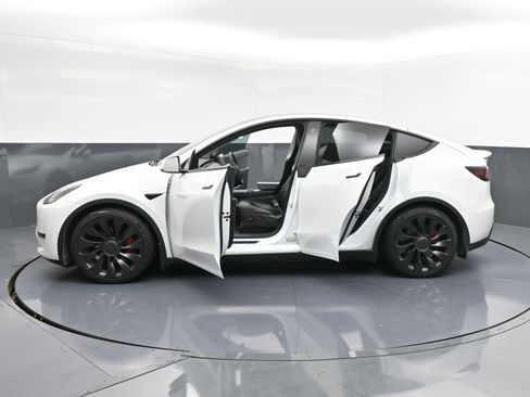 Used 2022 Tesla Model Y Performance image 39