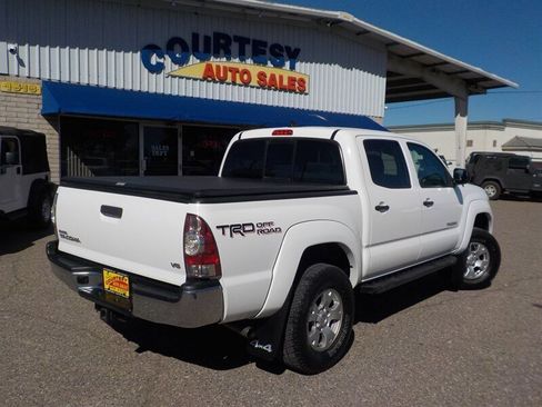 Used 2015 Toyota Tacoma 4x4 Double Cab w/ TRD Off-Road Package image 9