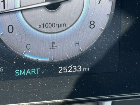 Used 2025 Hyundai Elantra Limited FWD image 18