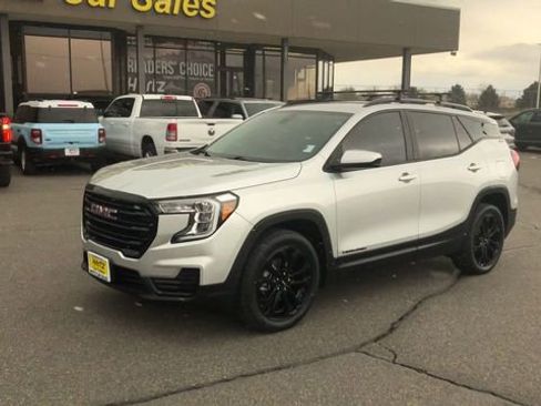 Used 2022 GMC Terrain SLE w/ Elevation Edition AWD/4WD image 4