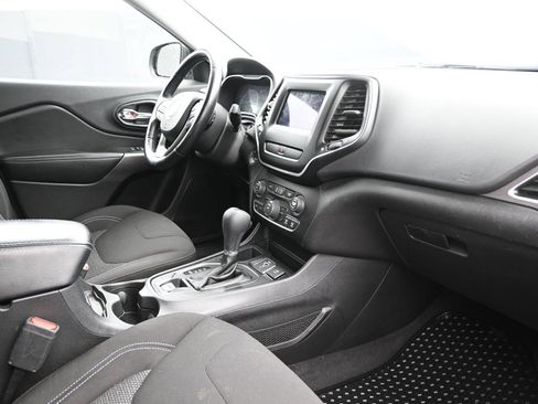 Used 2020 Jeep Cherokee Latitude w/ Cold Weather Group FWD image 26