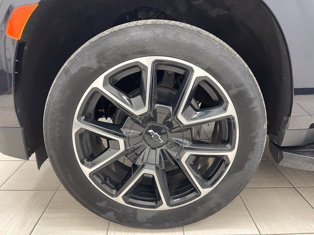 Used 2023 Chevrolet Suburban RST w/ Luxury Package AWD/4WD image 5