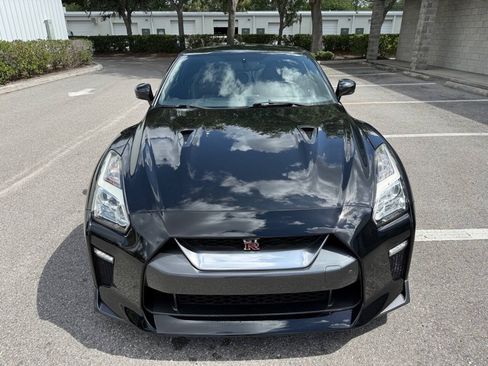 Used 2018 Nissan GT-R Premium w/ Premium Interior Package AWD/4WD image 9