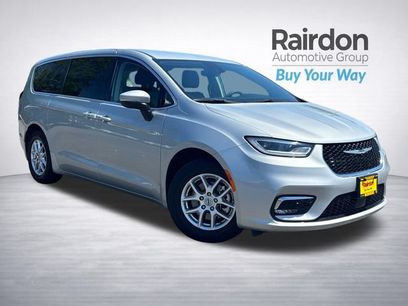 Used 2023 Chrysler Pacifica Touring-L
