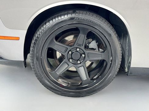 Used 2016 Dodge Challenger SXT RWD image 11