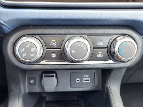Used 2025 Nissan Versa SV FWD image 19