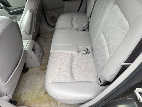 Used 2004 Saturn Vue 2WD V6 image 16