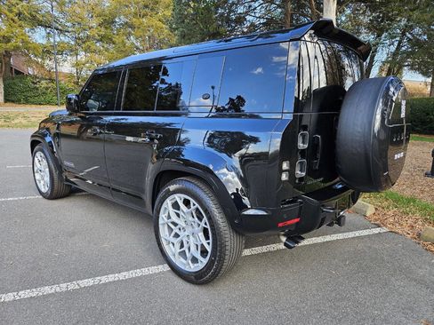 Used 2024 Land Rover Defender 110 V8 image 39