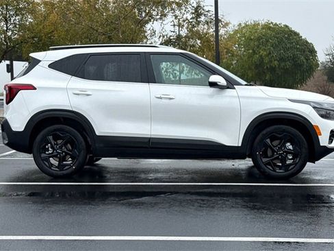 New 2026 Kia Seltos EX image 3