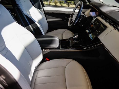 Used 2025 Land Rover Range Rover Sport Dynamic SE image 11