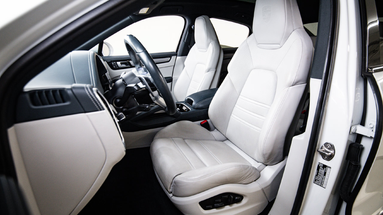 Certified 2022 Porsche Cayenne Coupe AWD/4WD image 5