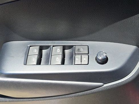 Used 2017 Toyota Highlander SE w/ Carpet Mat Package FWD image 23