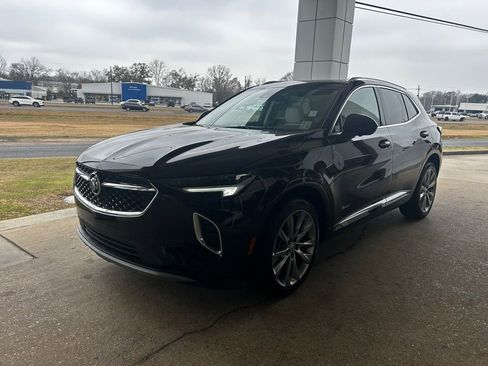 Used 2022 Buick Envision Avenir w/ Technology Package II image 2