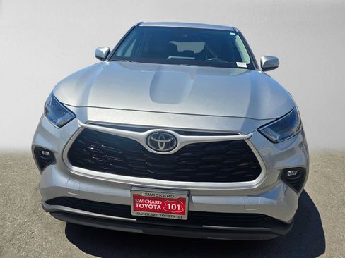 Used 2022 Toyota Highlander LE AWD/4WD image 8