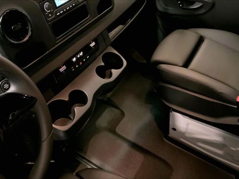 Used 2025 Mercedes-Benz Sprinter 2500 image 23