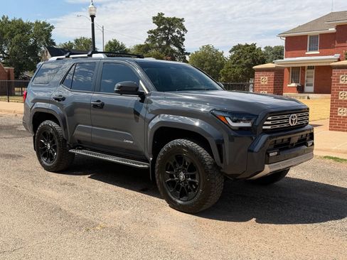 Used 2025 Toyota 4Runner Limited w/ Tow Technology Package AWD/4WD image 2