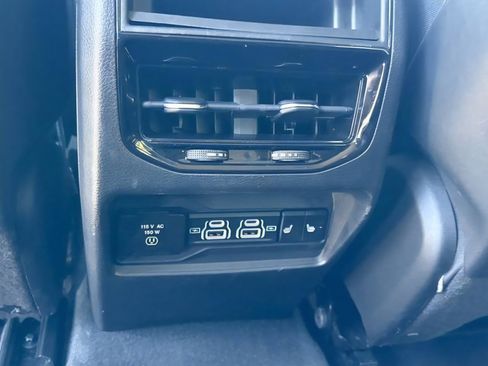 Used 2022 Jeep Grand Cherokee Limited w/ Luxury Tech Group II RWD image 11