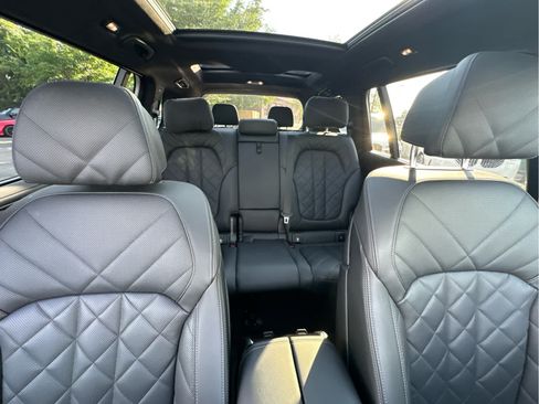 Used 2024 BMW X7 xDrive40i w/ M Sport Package AWD/4WD image 18