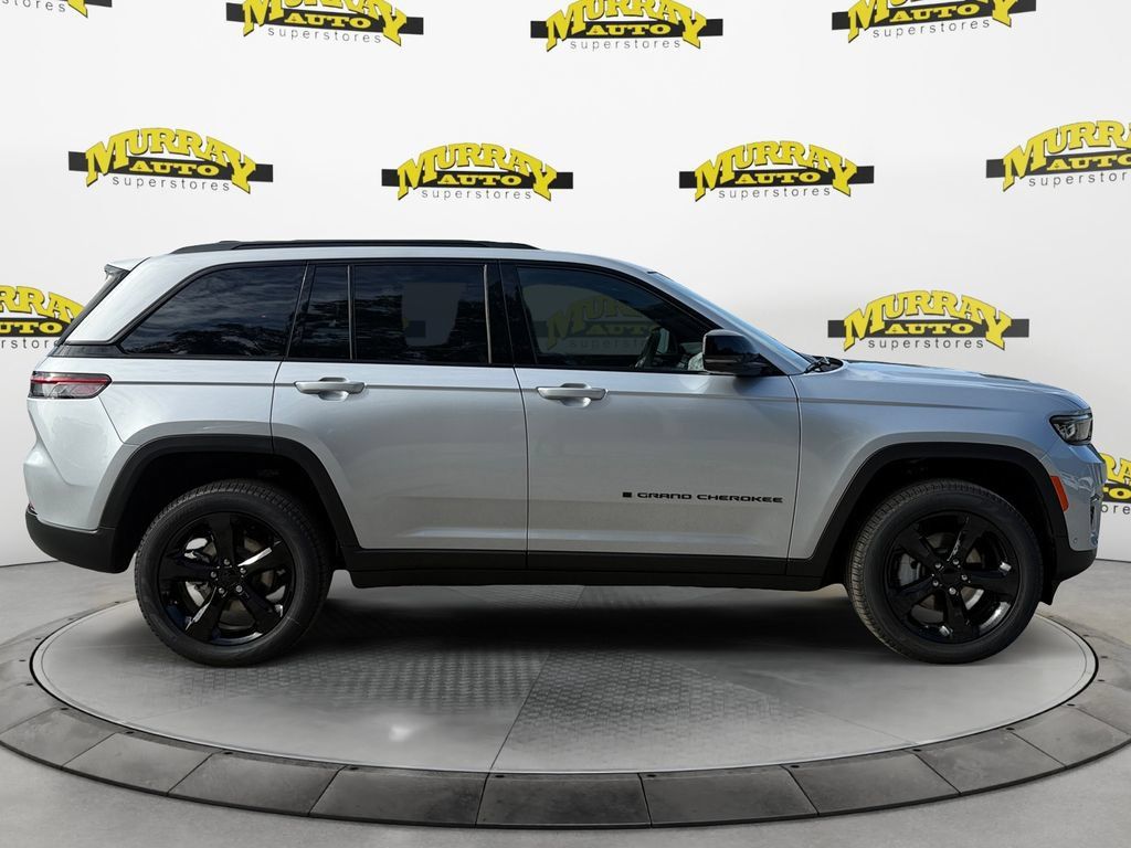 New 2025 Jeep Grand Cherokee Limited w/ Luxury Tech Group II RWD image 6