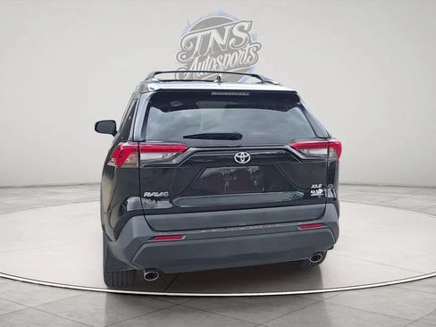 Used 2020 Toyota RAV4 XLE Premium FWD image 4