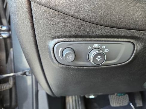 Used 2019 Chevrolet Equinox LT w/ Sun & Navigation Package FWD image 16