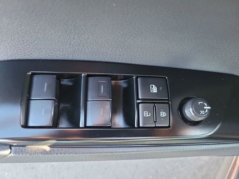 Used 2025 Toyota Camry SE image 20