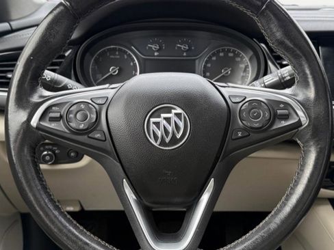 Used 2019 Buick Regal Essence w/ Driver Confidence Package I image 18