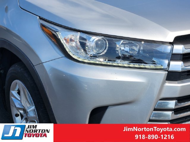Used 2019 Toyota Highlander Limited FWD image 10