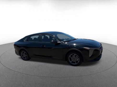 Used 2025 Kia K4 FWD image 2