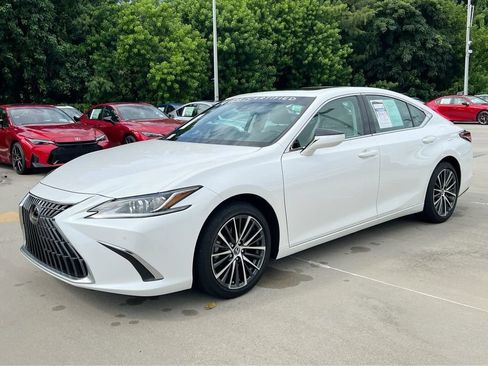 Certified 2024 Lexus ES 350 w/ Premium Package FWD image 3