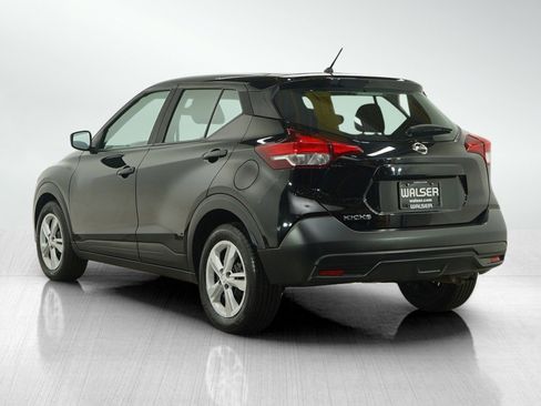 Used 2019 Nissan Kicks S image 3