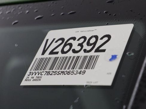 New 2025 Volkswagen Taos SE image 24