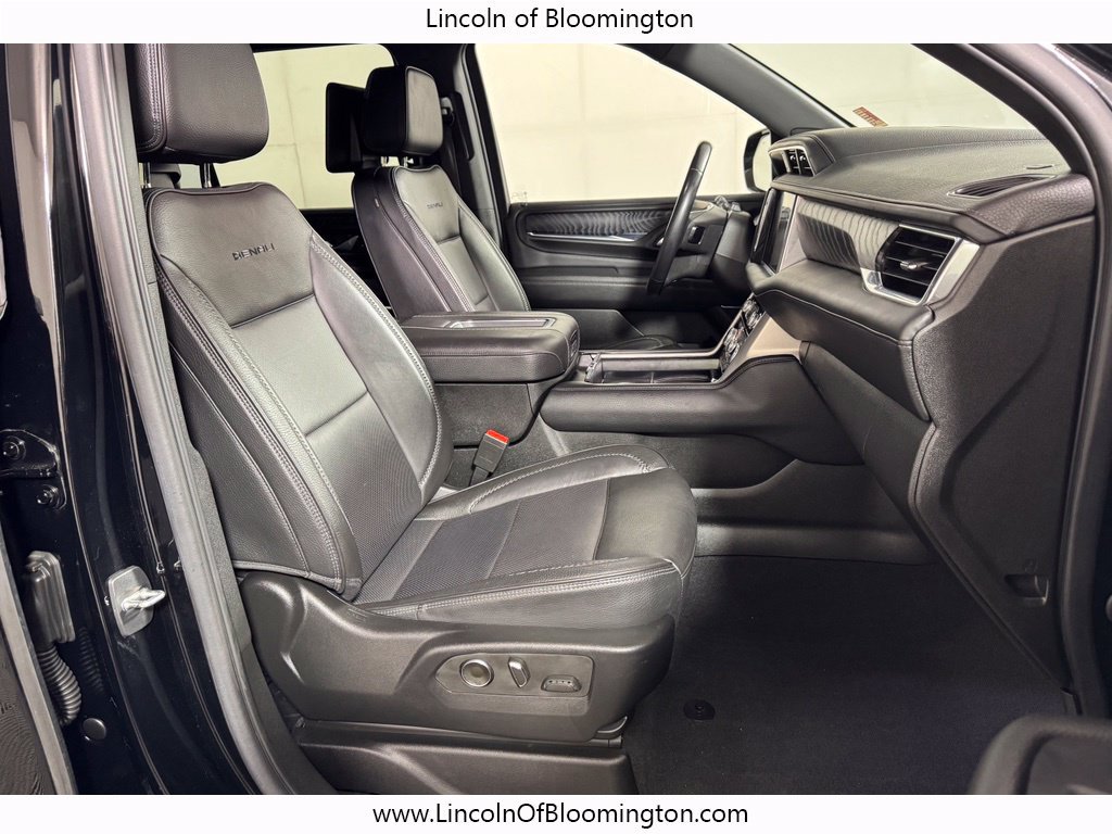 Used 2023 GMC Yukon XL Denali w/ Denali Reserve Package AWD/4WD image 11