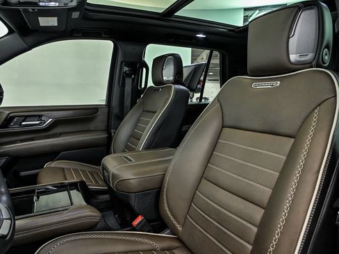 Used 2025 GMC Yukon Denali Ultimate w/ LPO, Floor Liner Package AWD/4WD image 15