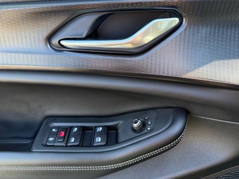 New 2025 Jeep Grand Cherokee Altitude image 11