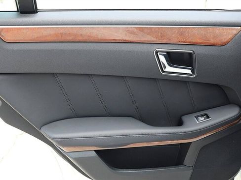 Used 2010 Mercedes-Benz E 350 Sedan image 19