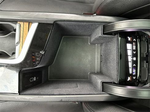 Certified 2025 Volvo XC90 B6 Plus w/ Protection Package Premier image 21