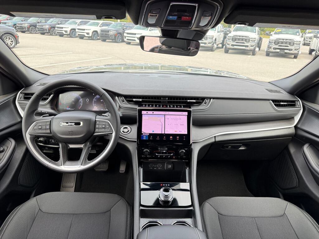 New 2027 Jeep Grand Cherokee Laredo AWD/4WD image 12